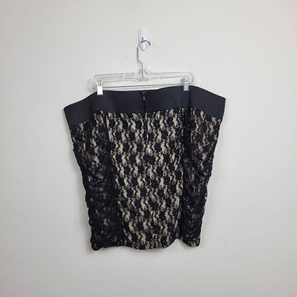 Torrid Floral Pencil Skirt. Tan & Black 28#023 - Picture 9 of 12